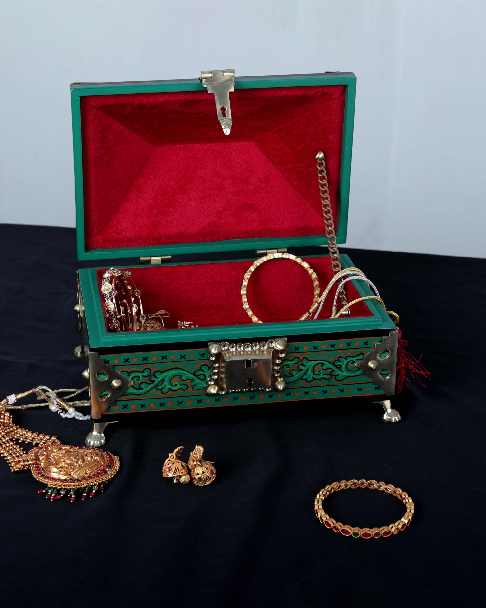 Green Handcrafted Amadapetti – Kerala Heritage Jewellery Box - Image 2